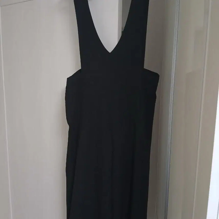 [BUNJANG] Black V-Neck Wide Jumpsuit Dress / 블랙 V넥 와이드 점프슈트 원피스