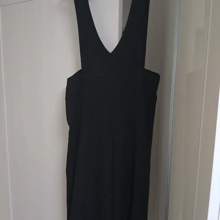 [BUNJANG] Black V-Neck Wide Jumpsuit Dress / 블랙 V넥 와이드 점프슈트 원피스