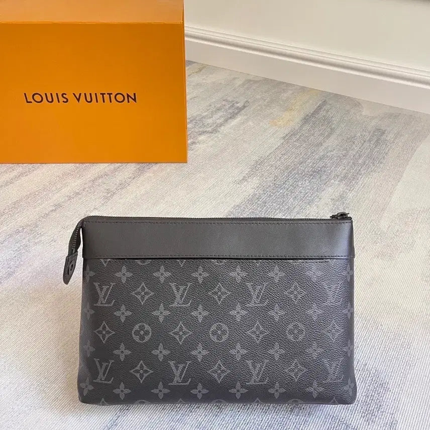 [BUNJANG] Louis Vuitton Pochette Voyage Monogram Eclipse Coated Canvas Toiletry Pouch / 루이비통 포쉐트 보야주 모노그램 이클립스 코팅 캔버스 세면 파우치