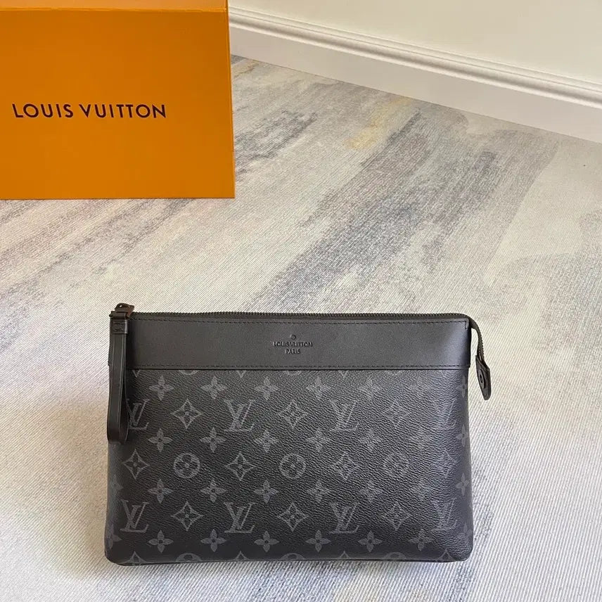 [BUNJANG] Louis Vuitton Pochette Voyage Monogram Eclipse Coated Canvas Toiletry Pouch / 루이비통 포쉐트 보야주 모노그램 이클립스 코팅 캔버스 세면 파우치