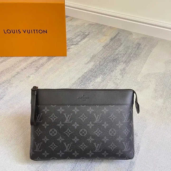 [BUNJANG] Louis Vuitton Pochette Voyage Monogram Eclipse Coated Canvas Toiletry Pouch / 루이비통 포쉐트 보야주 모노그램 이클립스 코팅 캔버스 세면 파우치
