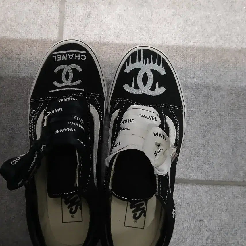 [BUNJANG] Vans Custom Chanel Old Skool Sneakers / 반스 커스텀 샤넬 올드스쿨 스니커즈