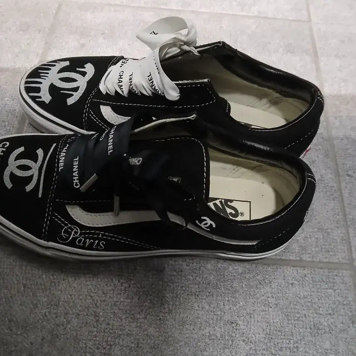 [BUNJANG] Vans Custom Chanel Old Skool Sneakers / 반스 커스텀 샤넬 올드스쿨 스니커즈
