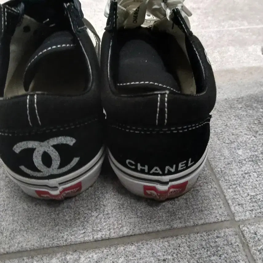 [BUNJANG] Vans Custom Chanel Old Skool Sneakers / 반스 커스텀 샤넬 올드스쿨 스니커즈