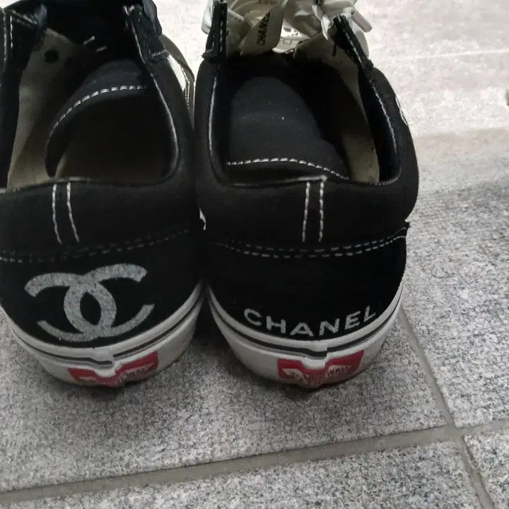 [BUNJANG] Vans Custom Chanel Old Skool Sneakers / 반스 커스텀 샤넬 올드스쿨 스니커즈