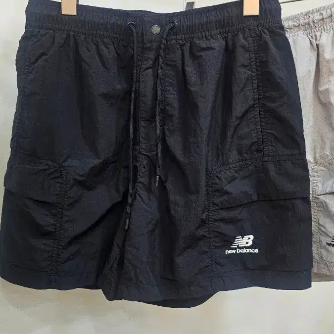 [BUNJANG] New Balance Black Woven Shorts / 뉴발란스 블랙 우븐반바지