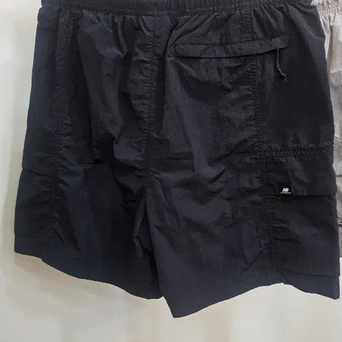[BUNJANG] New Balance Black Woven Shorts / 뉴발란스 블랙 우븐반바지