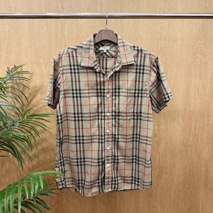 [BUNJANG] Burberry London Nova Check Short Sleeve Shirt / 버버리 런던 노바체크 반팔 셔츠 포켓 로고 레드 자수 디테일 브라운