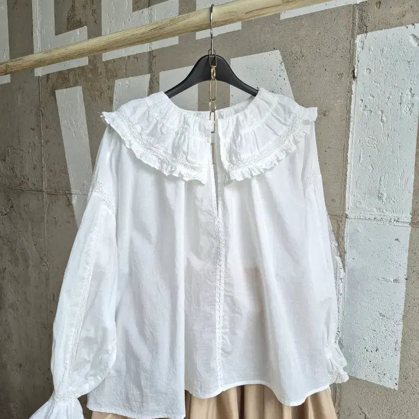 [BUNJANG] Lace Ruffle Collar Cotton Blouse / 레이스 러플카라 면블라우스
