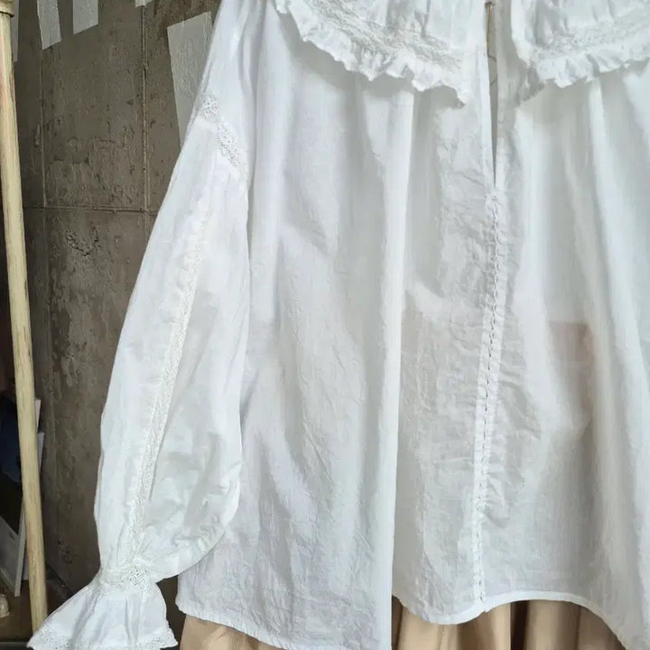 [BUNJANG] Lace Ruffle Collar Cotton Blouse / 레이스 러플카라 면블라우스