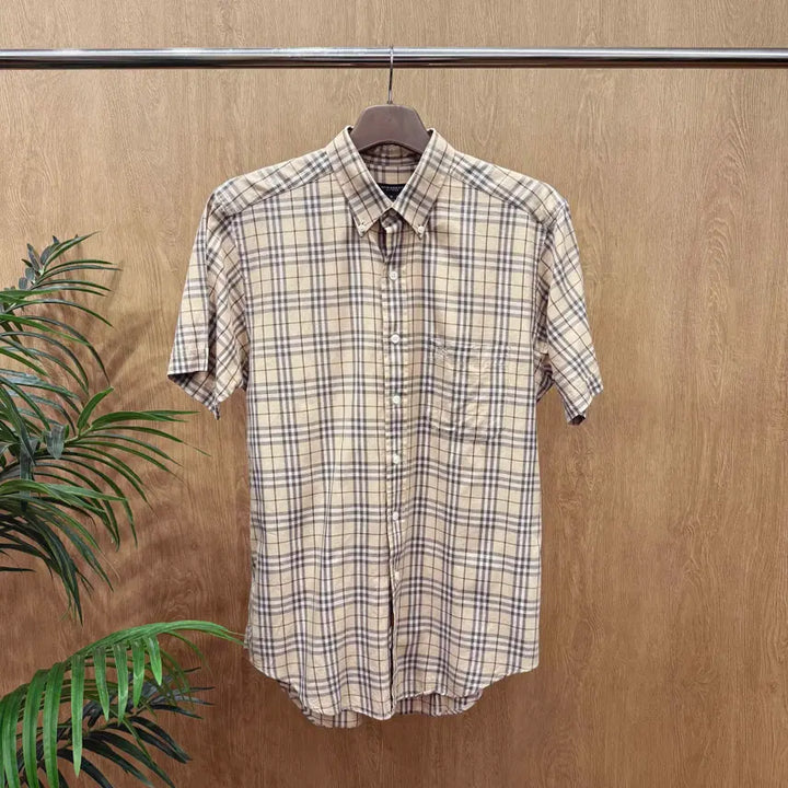 [BUNJANG] Burberry London Button-Down Collar Short Sleeve Shirt Beige / 버버리 런던 반팔 셔츠 버튼 다운 카라 포켓 로고 자수 디테일 베이지