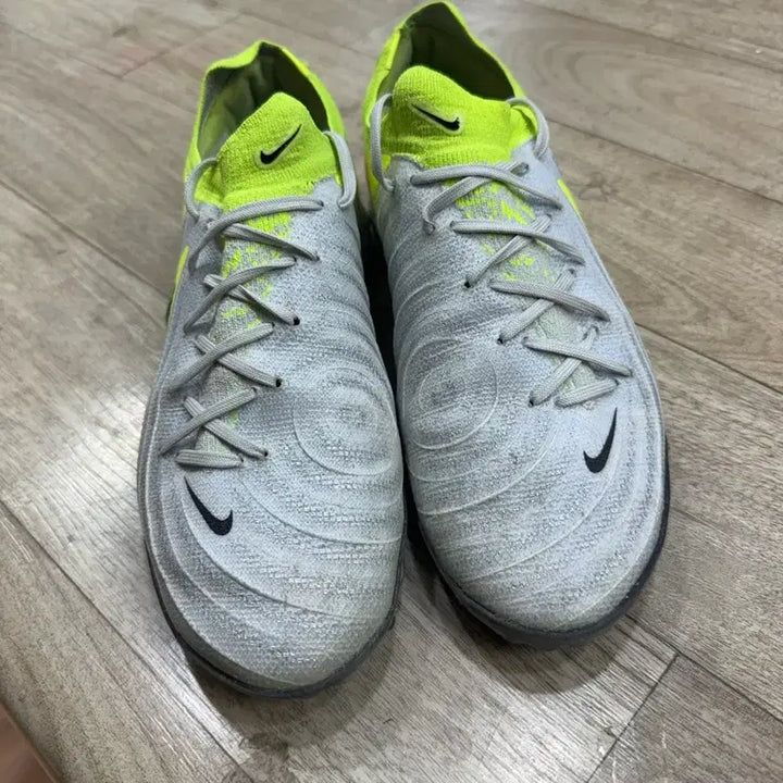 [BUNJANG] Nike Phantom GX2 Pro TF Soccer Cleats (245mm / Fits 250mm) / 나이키 팬텀 Gx2 프로 tf 245(실250)