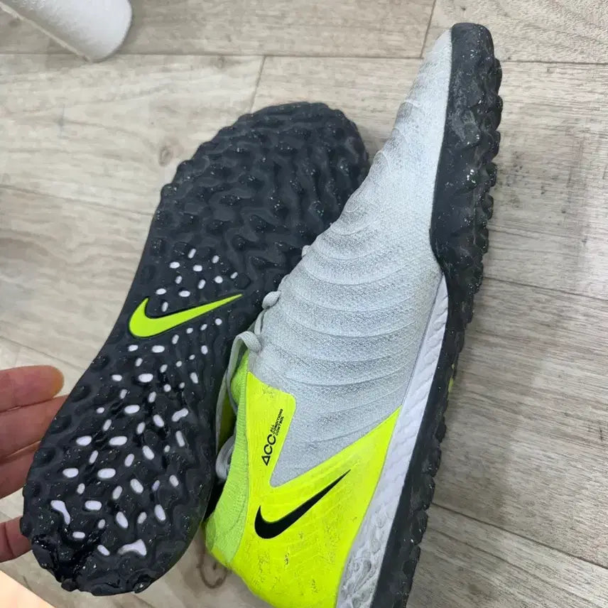 [BUNJANG] Nike Phantom GX2 Pro TF Soccer Cleats (245mm / Fits 250mm) / 나이키 팬텀 Gx2 프로 tf 245(실250)