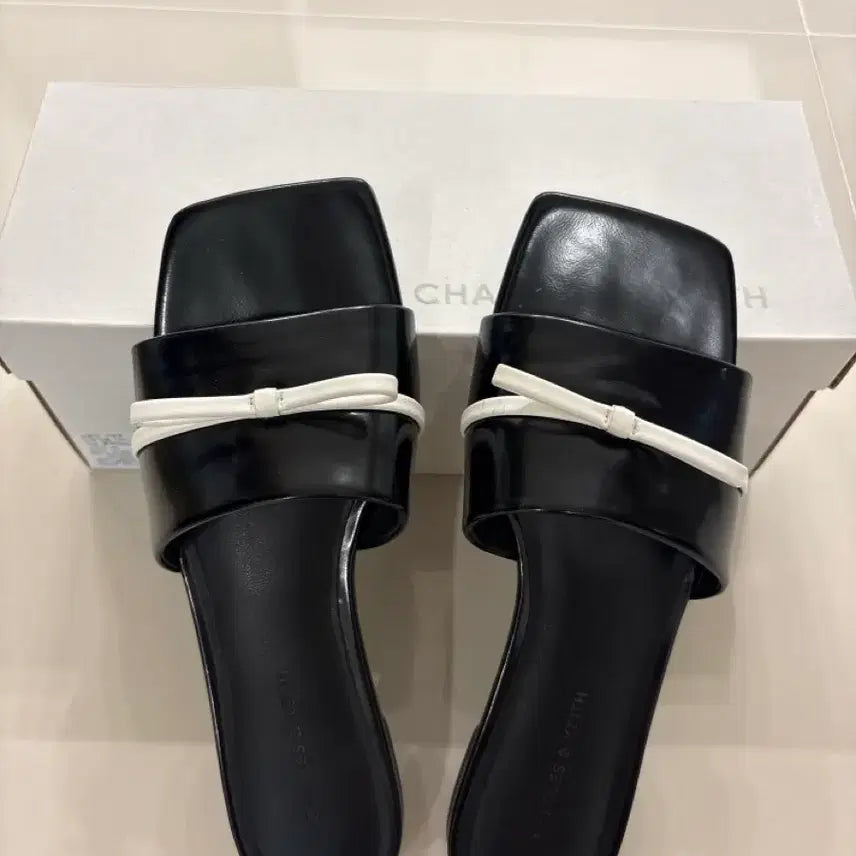[BUNJANG] Charles &amp; Keith Black Ribbon Sandals / [박스포함] 찰스앤키스 블랙 리본 샌들