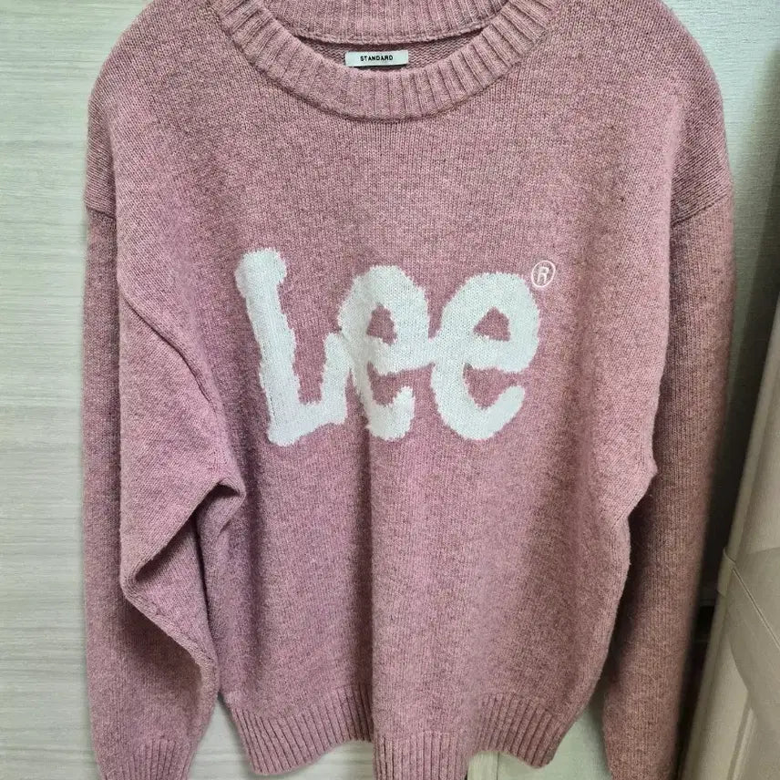 [BUNJANG] Lee Pink Logo Knit Sweater / Lee 리 핑크색 로고 니트 스웨터