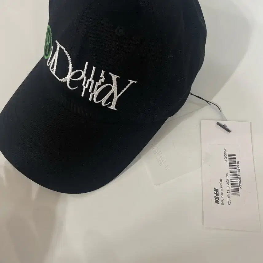 [BUNJANG] Black Baseball Cap with White Embroidered Logo / 블랙 볼캡