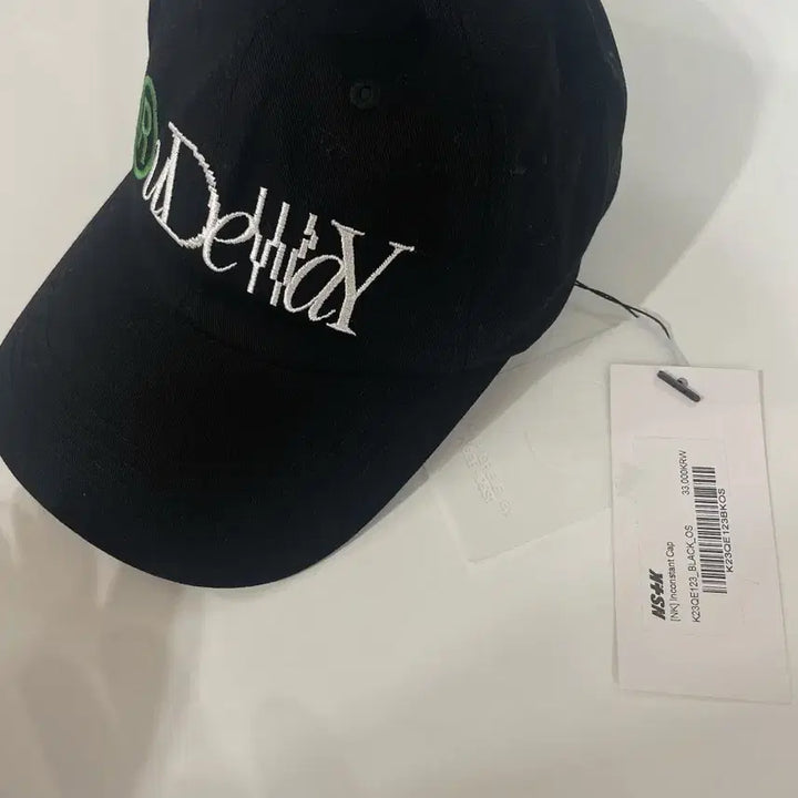 [BUNJANG] Black Baseball Cap with White Embroidered Logo / 블랙 볼캡