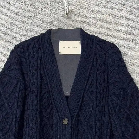 [BUNJANG] Instant Funk Navy Wool Cable Knit Cardigan / 인스턴트 펑크 네이비 울 케이블 니트 가디건 FREE