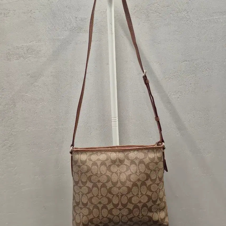 [BUNJANG] Coach Signature Crossbody Bag Brown / 코치 시그니처 크로스백 브라운
