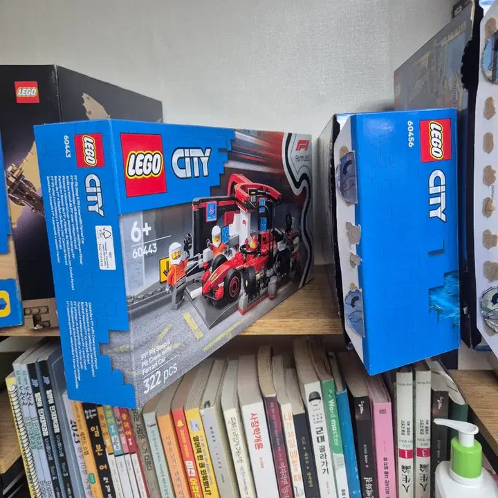 [BUNJANG] LEGO City 60443 F1 Pit Stop Pit Crew Ferrari Car / 레고 시티 60443 f1 피트 스탑 피트 크루 페라리카