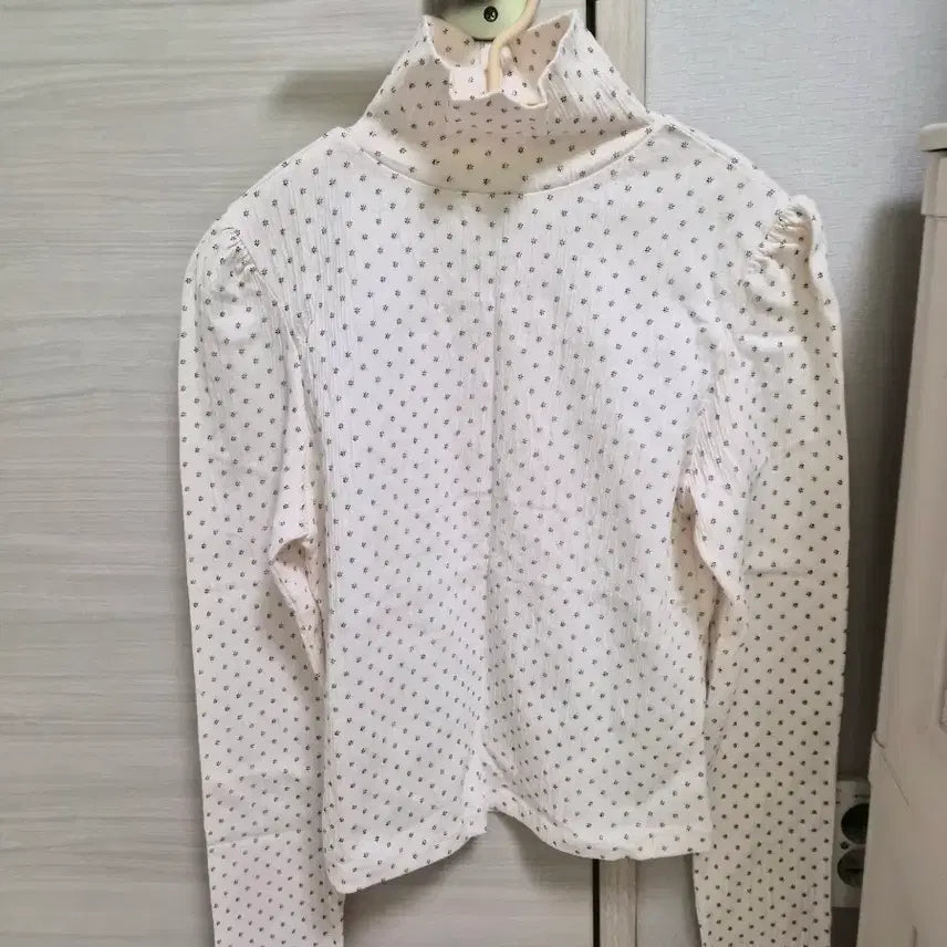 [BUNJANG] MIMIEUR Pattern Shirring Ivory Turtleneck / 새상품)뮈뮈에르 패턴 셔링 아이보리 목티