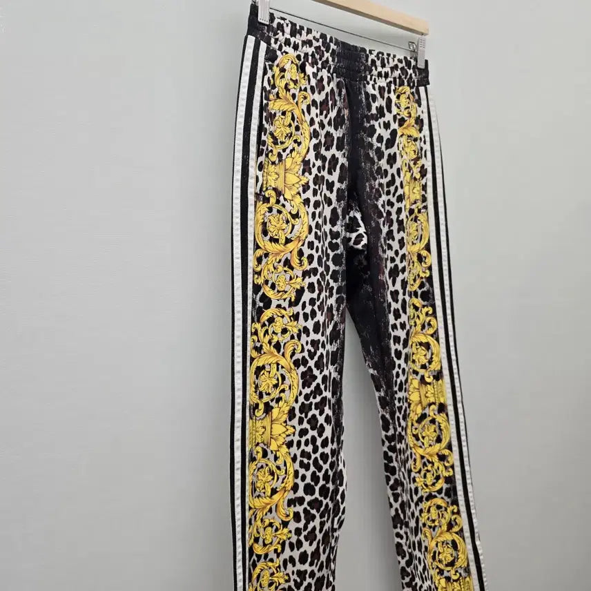 [BUNJANG] Adidas x Jeremy Scott Leopard Baroque Track Pants / Adidas 아디다스 x 제레미스캇 레오파드 트랙팬츠