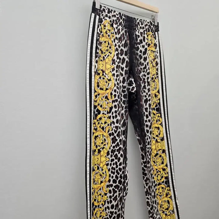 [BUNJANG] Adidas x Jeremy Scott Leopard Baroque Track Pants / Adidas 아디다스 x 제레미스캇 레오파드 트랙팬츠
