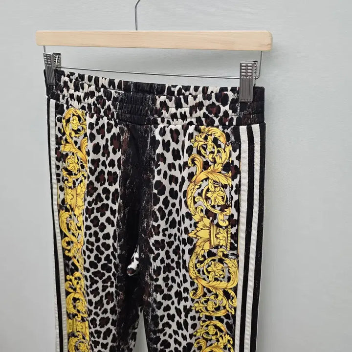 [BUNJANG] Adidas x Jeremy Scott Leopard Baroque Track Pants / Adidas 아디다스 x 제레미스캇 레오파드 트랙팬츠