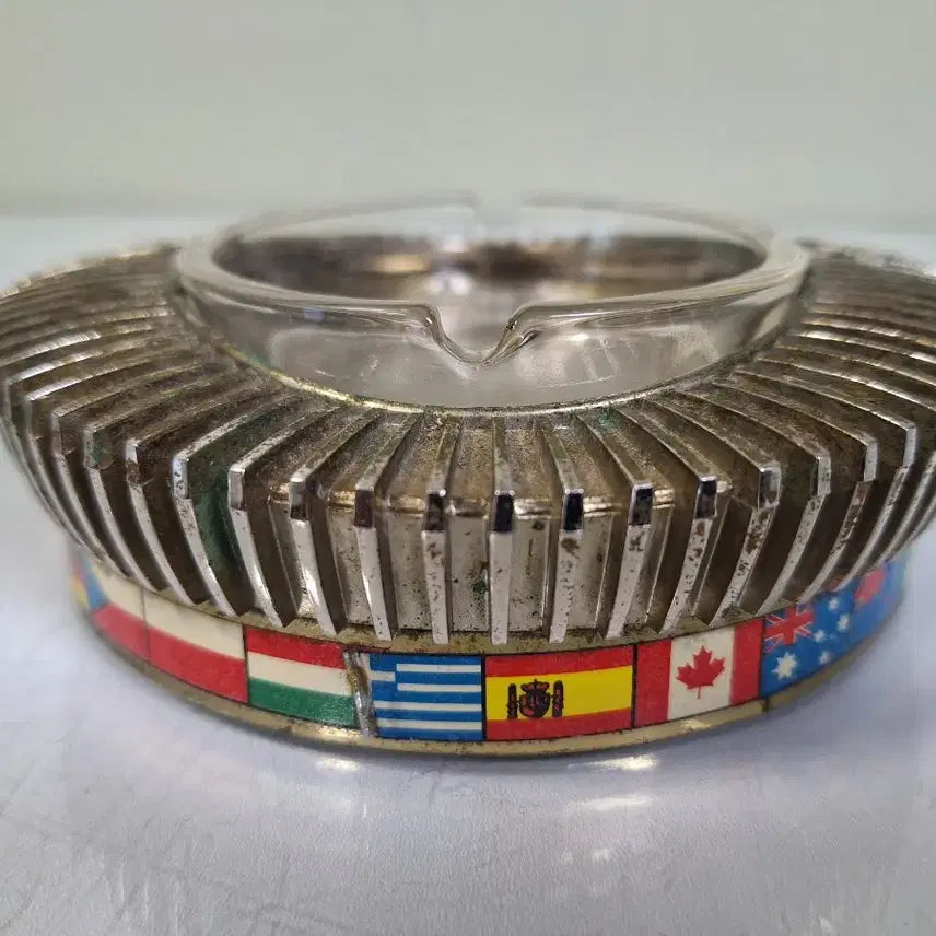 [BUNJANG] Vintage Olympic Stadium Plastic Ashtray / 근대사 수집 자료 옛날 올림픽 경기장 플라스틱 재떨이