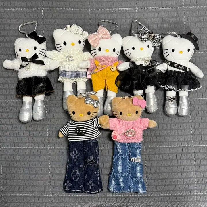 [BUNJANG] Long-Legged Kitty Keyring / 롱다리 키티 키링