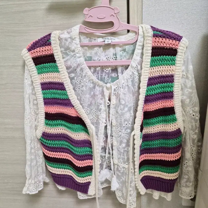 [BUNJANG] Thursday Island Lace Blouse + Knit Vest Set / Thursday Island 레이스 블라우스 + 니트 조끼