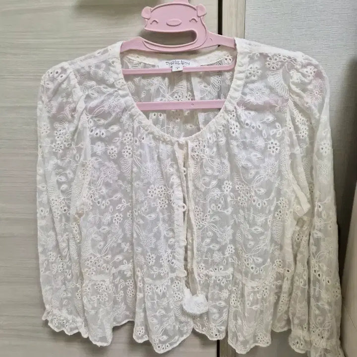 [BUNJANG] Thursday Island Lace Blouse + Knit Vest Set / Thursday Island 레이스 블라우스 + 니트 조끼