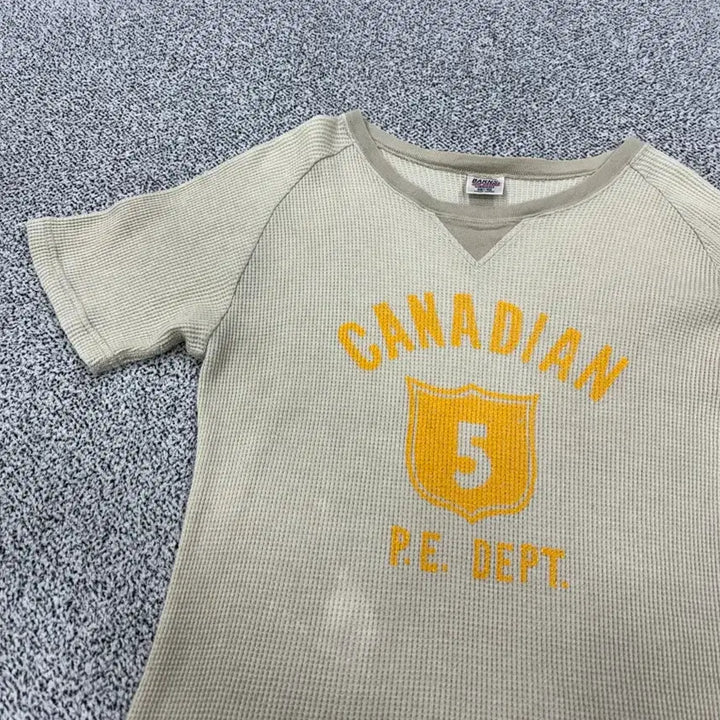 [BUNJANG] Barns Outfitters Waffle Knit T-Shirt / Barns Out Fitters 와플티