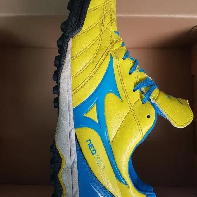 [BUNJANG] Mizuno Futsal Shoes Size 260mm / 미즈노 풋살화
