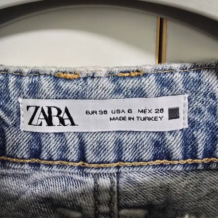 [BUNJANG] ZARA Light Wash Denim Cropped Pants EUR 38 / 자라 ZARA 연청 데님 팬츠 28