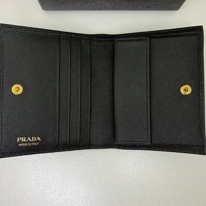 [BUNJANG] Prada Saffiano Bi-Fold Wallet Gold Logo / (정품)프라다 사피아노 지갑