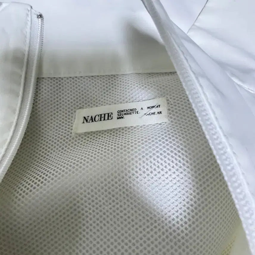 [BUNJANG] NACHE White Windbreaker Jacket / NACHE 화이트 바람막이 자켓