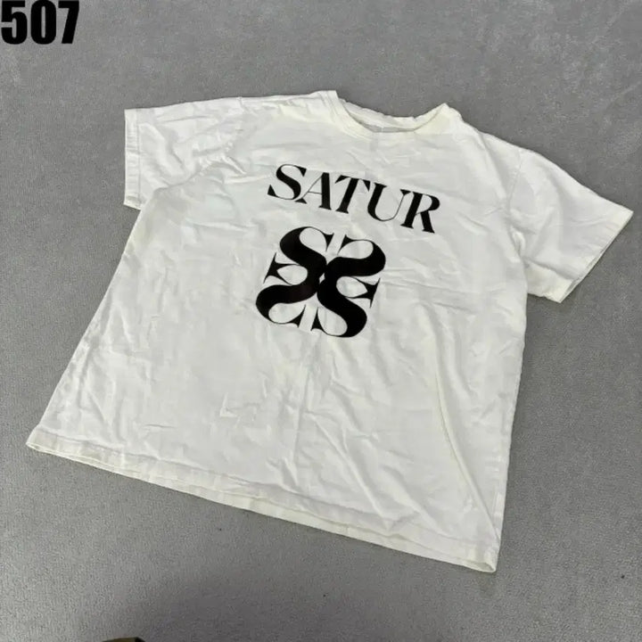 [BUNJANG] SATUR White Printing Short Sleeve T-Shirt XL / SATUR 화이트 프린팅 반팔 티셔츠 XL