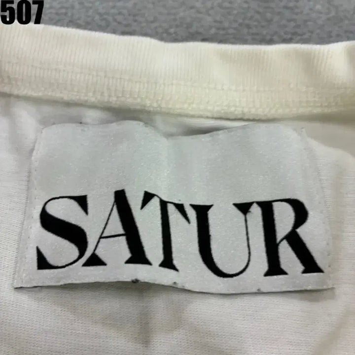 [BUNJANG] SATUR White Printing Short Sleeve T-Shirt XL / SATUR 화이트 프린팅 반팔 티셔츠 XL