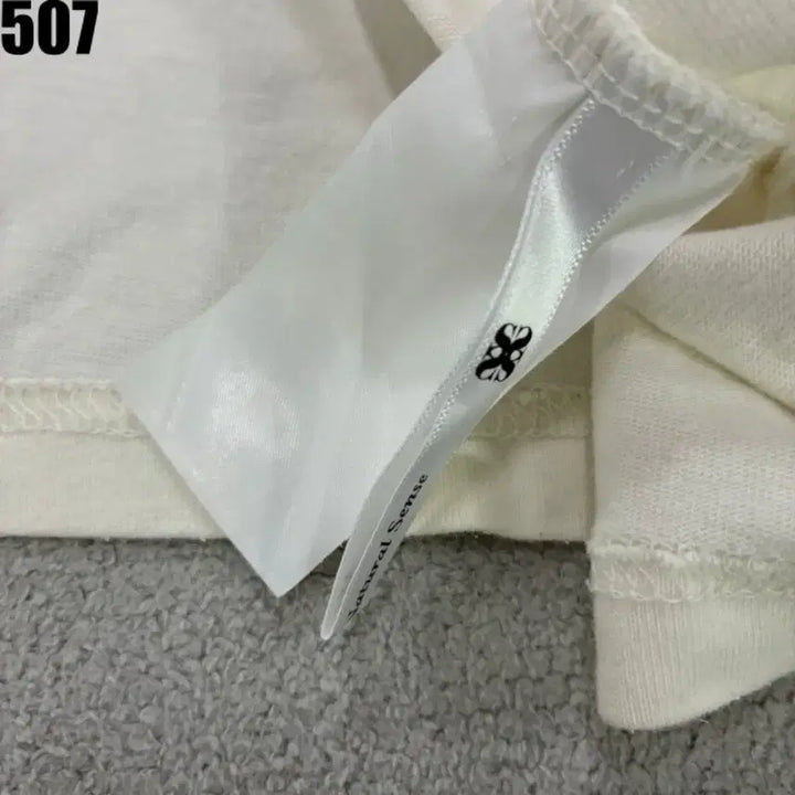 [BUNJANG] SATUR White Printing Short Sleeve T-Shirt XL / SATUR 화이트 프린팅 반팔 티셔츠 XL