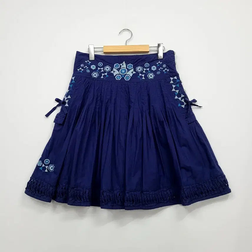 [BUNJANG] Oilily Navy Pleated Embroidered Skirt / 오일릴리 네이비 플리츠 자수 스커트/40/77/앨리스/1202