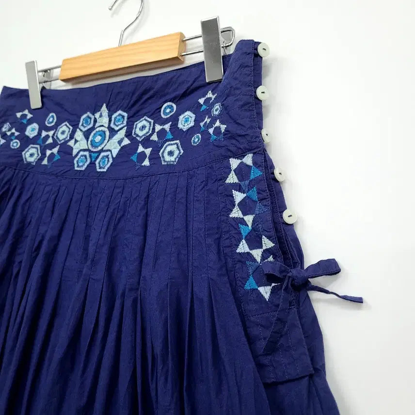 [BUNJANG] Oilily Navy Pleated Embroidered Skirt / 오일릴리 네이비 플리츠 자수 스커트/40/77/앨리스/1202