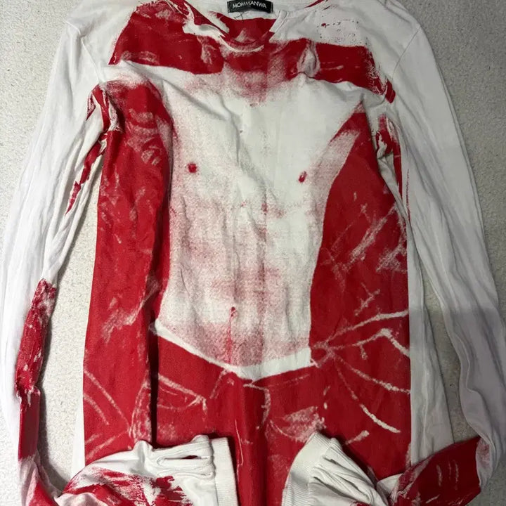[BUNJANG] MOMMANWA White/Red Printing Long Sleeve T-Shirt / MOMMANWA 화이트/레드 프린팅 긴팔 티셔츠