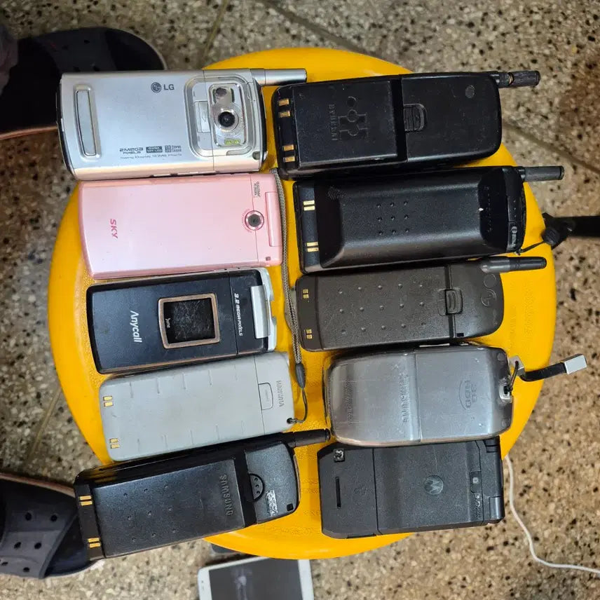 [BUNJANG] Vintage Cell Phone Bundle / 수집용일괄15만원