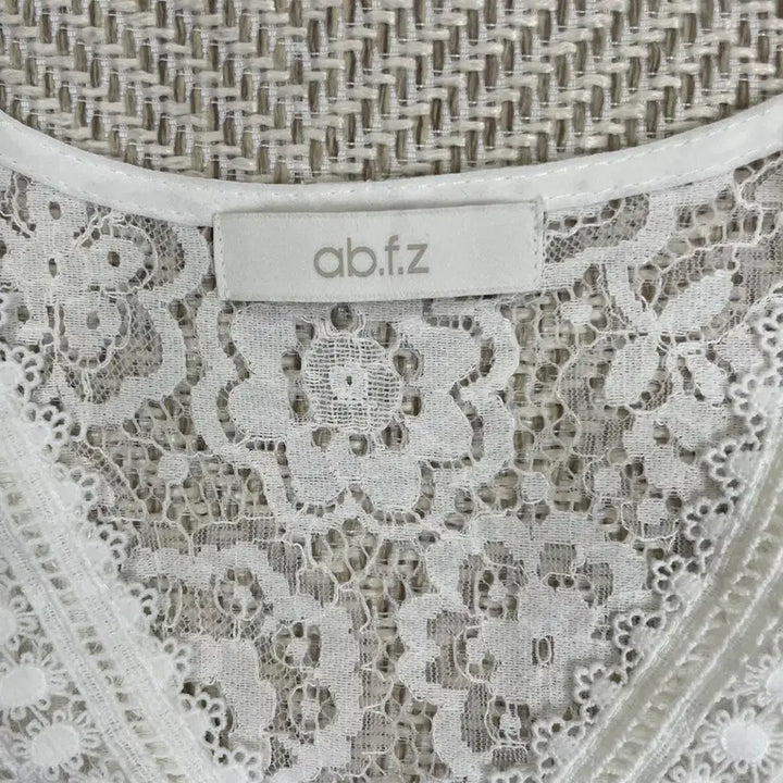 [BUNJANG] ab.f.z White Lace Short-Sleeve Blouse / ab.f.z 화이트 레이스 반팔 블라우스