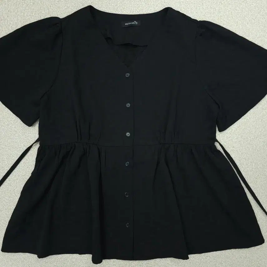 [BUNJANG] Hotping Black V-Neck Jacquard Short-Sleeve Blouse / (1)핫핑 여성 반팔 블라우스 브이넥 자가드 블랙