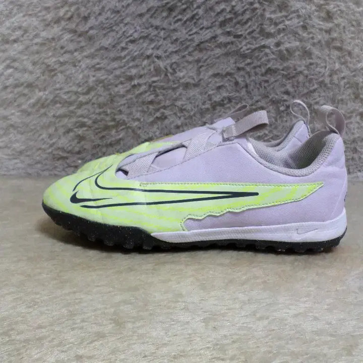 [BUNJANG] Nike Kids Junior Futsal Shoes (Used) / 후루룩구제 240 나이키 키즈 주니어 아동 풋살화 중고 신발 260507