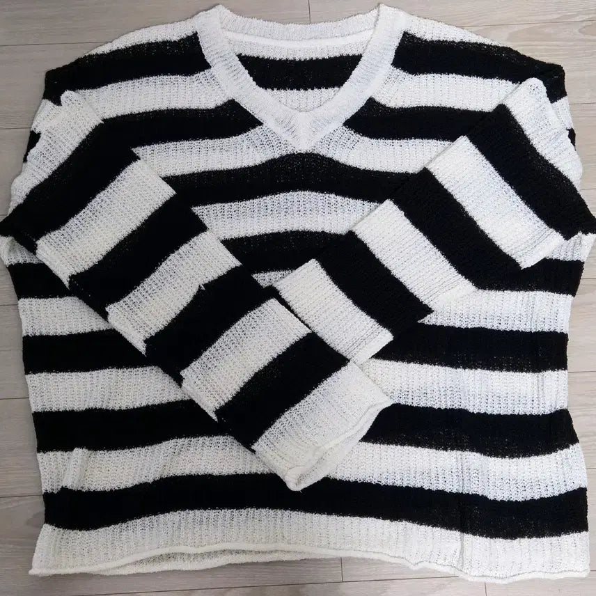 [BUNJANG] V-Neck Striped Knit Top / 여름 니트 팝니다