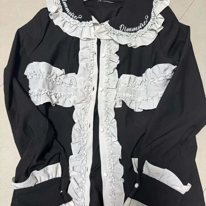 [BUNJANG] Dimmoire Frilled Blouse Black / Dimmoire 딤모아르 프릴 블라우스 블랙
