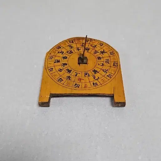 [BUNJANG] Antique Miniature Wooden Sundial / 옛날 애기 해시계  초미니 해시계  나무해시계